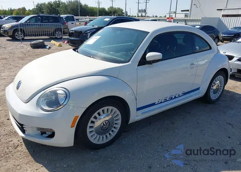 2014 Volkswagen Beetle 2.5L z USA, uszkodzony, nr VIN 3VWJP7AT0EM626991